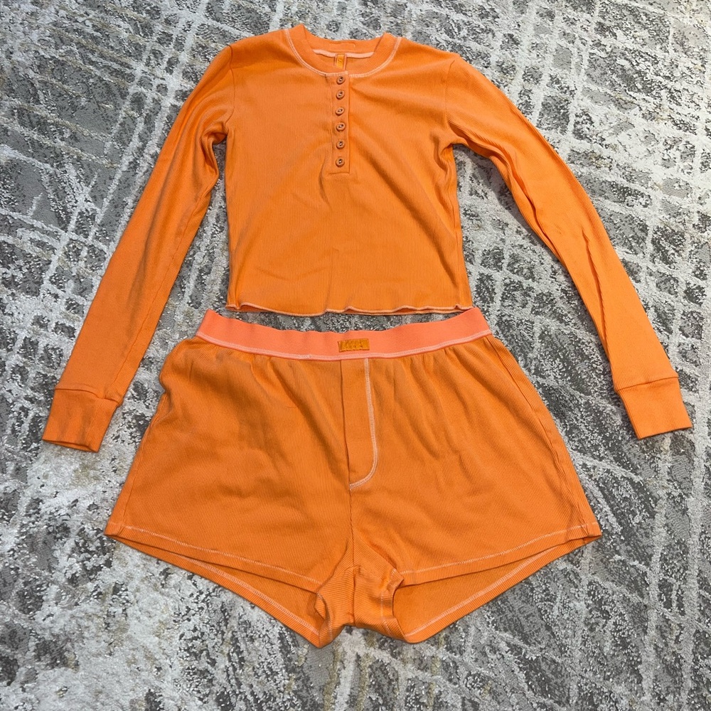 Skims Cotton Rib Loose Boxer + Long Sleeve